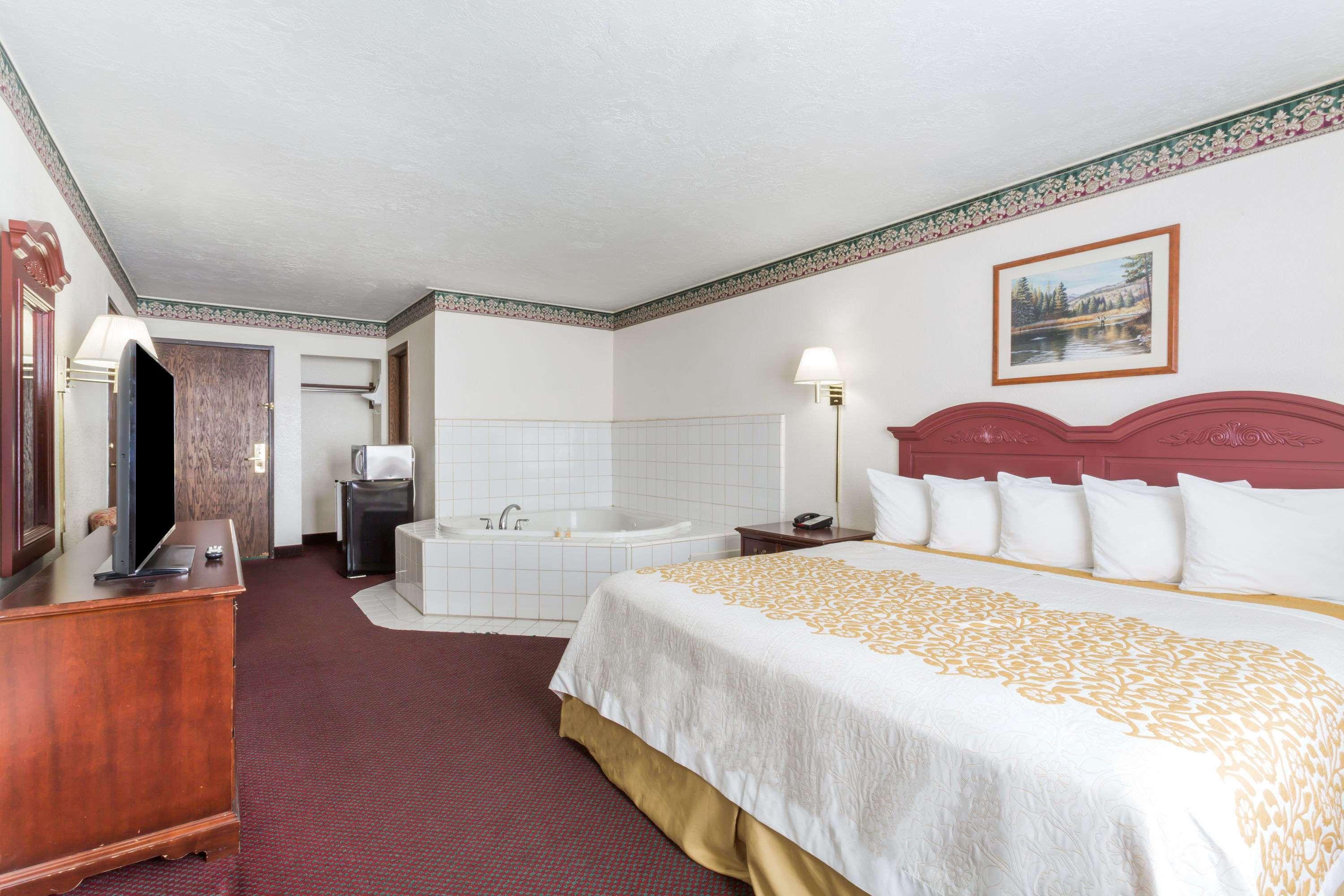 Days By Wyndham Wy Hotel Evanston