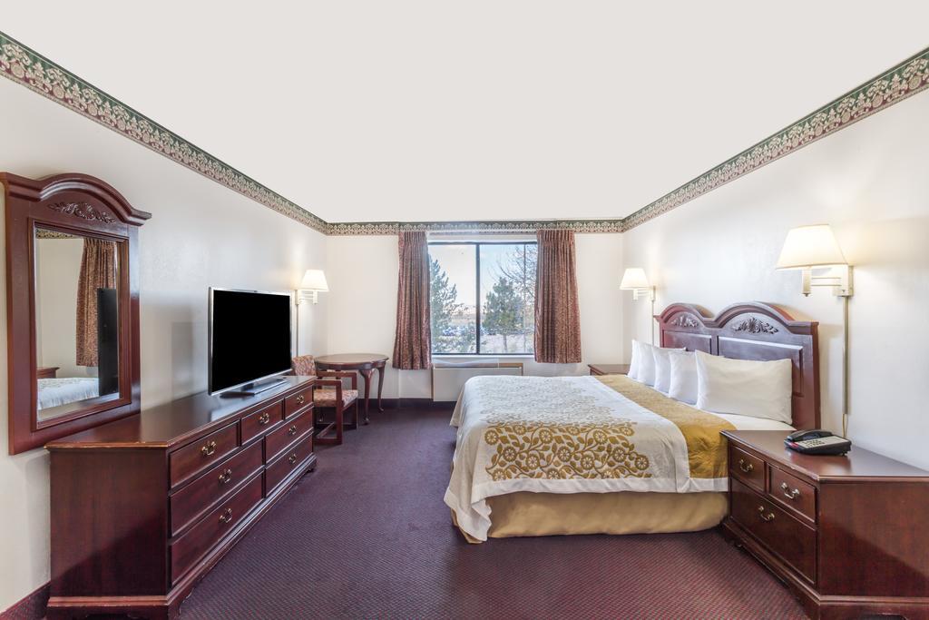 Days By Wyndham Wy Hotel Evanston
